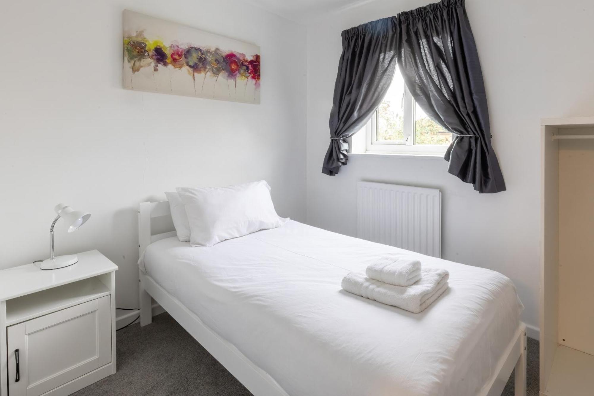The Conifers Large Detached Home With Off Street Parking ويتني المظهر الخارجي الصورة